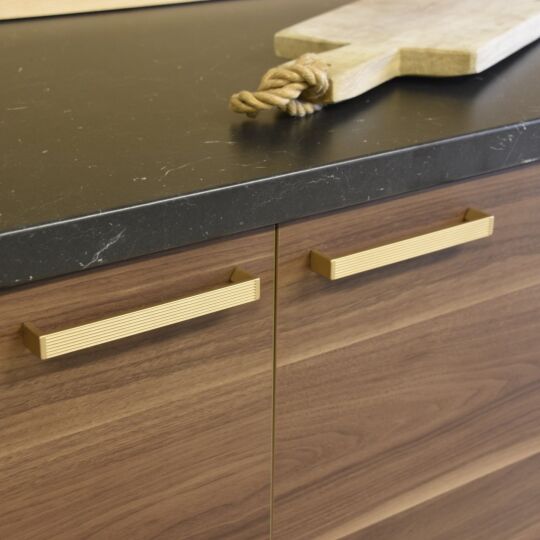 Greep Tengo mat messing leverbaar in 160 en 320mm boorafstand