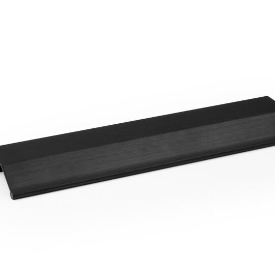 zwart deurbeslag binnen zwarte handgrepen keuken